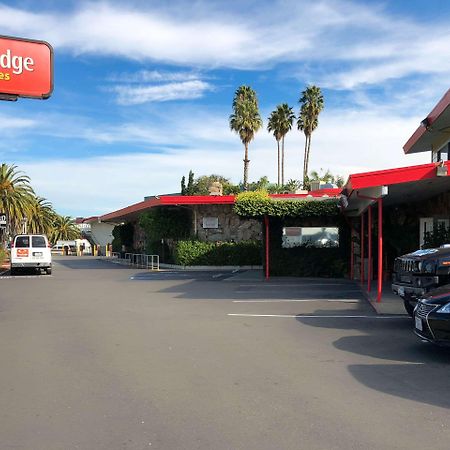 Econo Lodge Inn & Suites Oakland Airport Ngoại thất bức ảnh